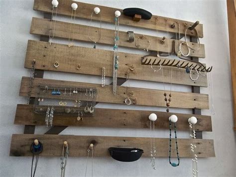 Pallet Jewelry Display Projects That Anyone Can Do It Pallet Tips