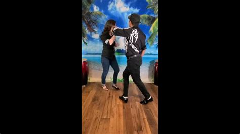 Vuelta Enchufla En Pareja Como Bailar Cumbia Cumbia En Pareja Youtube