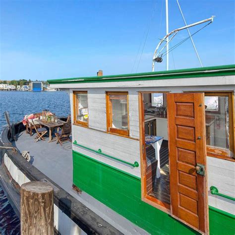 These 51 Airbnb Houseboats Are Like Living In A Floating Tiny House