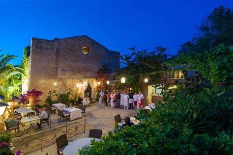 The hotel with magnificent views over sant antoni bay and san antonio bay welcomes guests since 1999 and invites them to enjoy kayaking, beach. Sa Capella Restaurant, San Antonio, Ibiza | Ibiza Spotlight