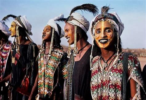 afrikalı wodaabe kabilesi her yıl erkek güzellik yarışması düzenliyor