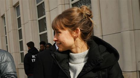 Smallville Actress Allison Mack Pleads Guilty In Sex Cult Case Faces