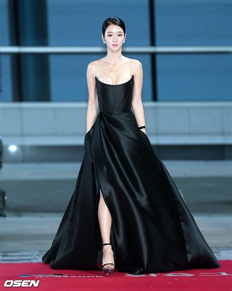 Лучшие дорамы » биографии » со йе джи / seo ye ji. Seo YeJi Looks Fabulous In Gorgeous Dress At Awards ...