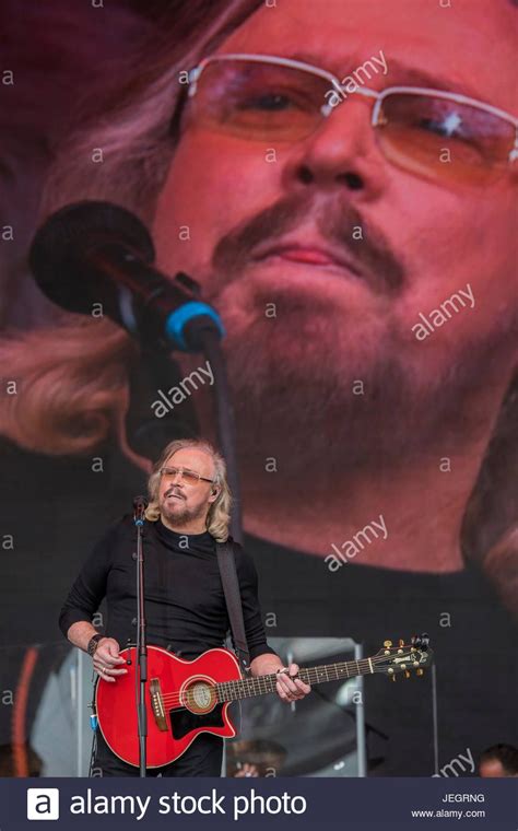 She is an iconic figure in fashion, music and style. Glastonbury 2017/eo | Singer, Barry gibb, Bee gees