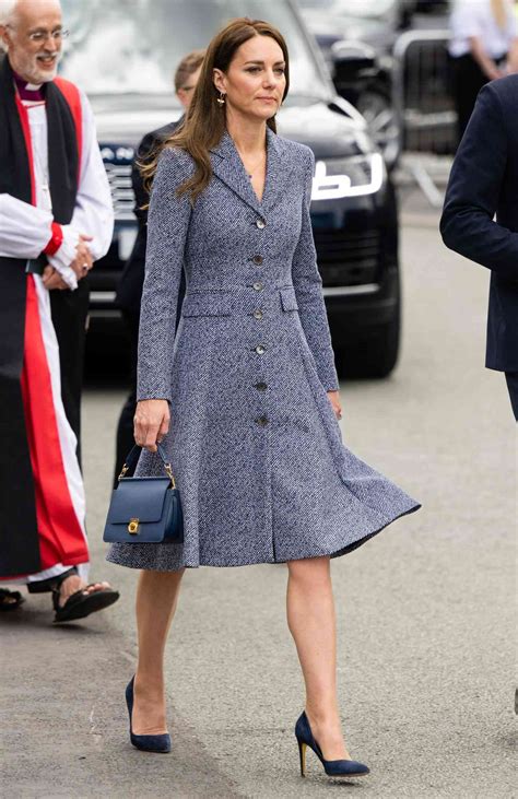 kate middleton s very good coat dress outfit had a sweet tribute to manchester