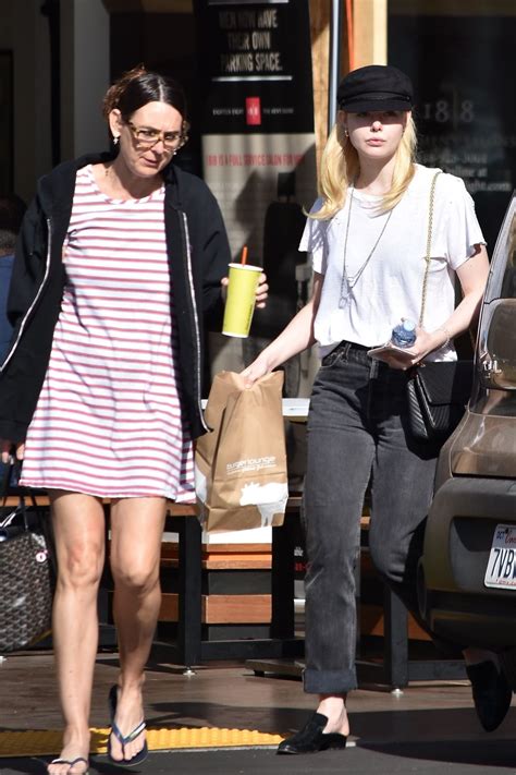 Dakota fanning and her boyfriend (source: Elle Fanning - Grabs Lunch at Burger Lounge in Van Nuys ...