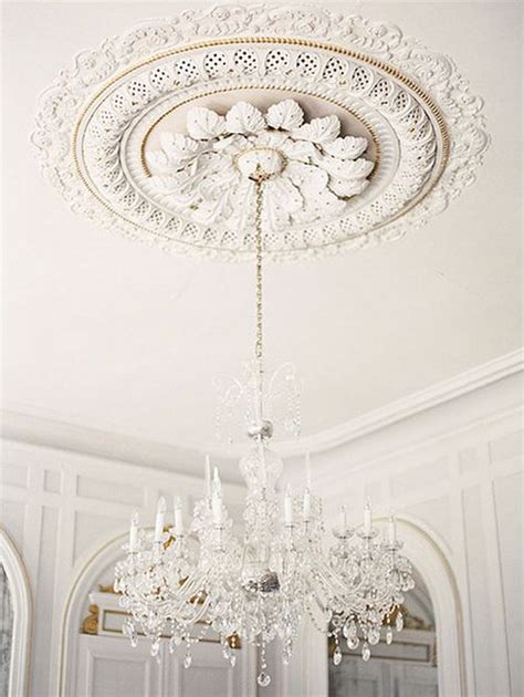 It makes an easy transition between one of the decorative purposes of molding is to create a dark and light pattern on an otherwise staircases, doors, entry ways, floors, ceilings and walls. 37 Ceiling Trim And Molding Ideas To Bring Vintage Chic ...