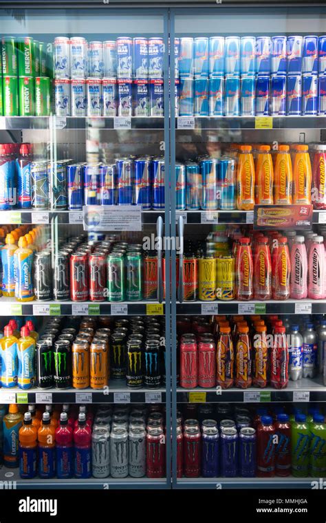Las Bebidas Gaseosas De Venta En Un Supermercado Nevera Refrigerador