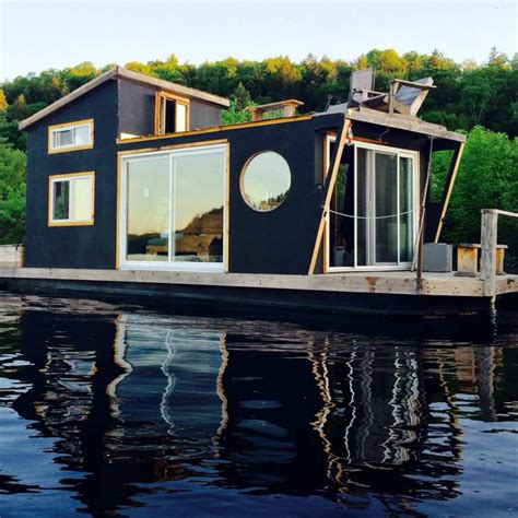 15 Outstandingly Beautiful Houseboats