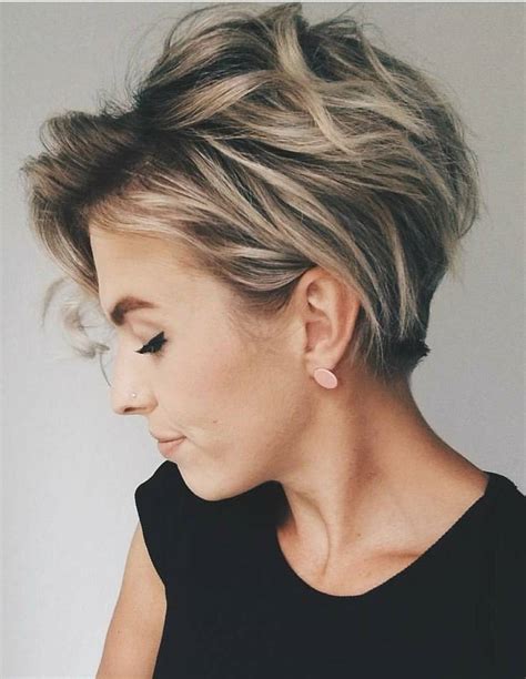 Apr 01, 2021 · what is a feathered haircut? 30 Gorgeous Feathered Short Hairstyles For Women | Hairdo ...