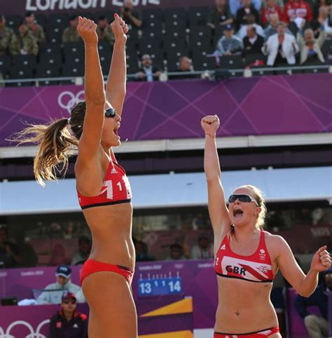 Zara Dampney Left From Great Britain Celebrates With Her Teammate Shauna Mullin Right After