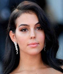 How tall is georgina rodriguez? Georgina Rodríguez | Georgina, Body measurements, Model body