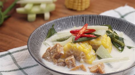 Sayur lodeh yang menjadi makanan khas indonesia ternyata memiliki sejarah menarik di dalamnya. Khas Banget! Begini Cara Membuat Sayur Lodeh Ala Tradisional