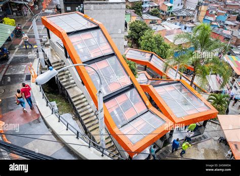 Las Escaleras Mecánicas La Comuna 13 De Medellín Colombia Fotografía