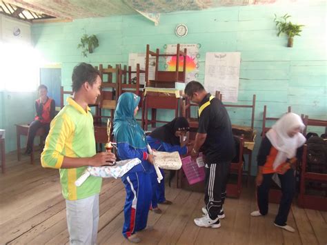 Jun 02, 2021 · alumnus pertama tk teladan ppi sragen, titik siti sundari, menyampaikan dulu sebutannya bukan tk tetapi vrobel atau vrobelschool. MAS Darussalam Barambai: DOKUMENTASI KENANG-KENANG BERSAMA ...