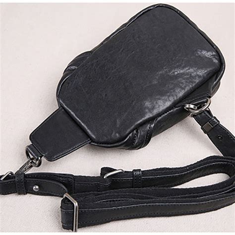 Aetoo Leather Trendmens Chest Bag Simple Personality Mini Mens Bag Leather Retro Shoulder Bag