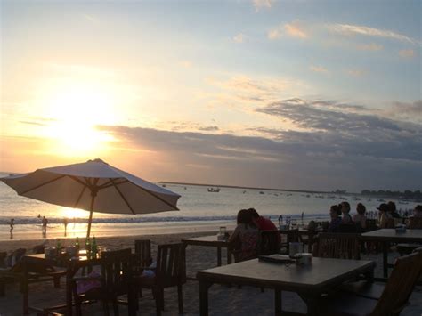 ファイル:Jimbaran beach at sunset, Jimbaran, Bali, Indonesia.JPG - ウィキトラベル