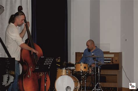 Artystyczny Czwartek Jazzem Trio Koncert Ełckie Centrum Kultury