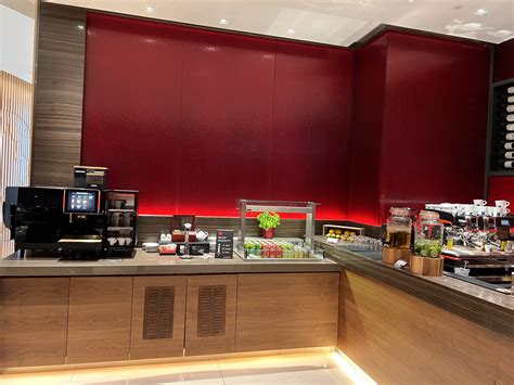 Review Air Canada Maple Leaf Lounge London Heathrow Airport