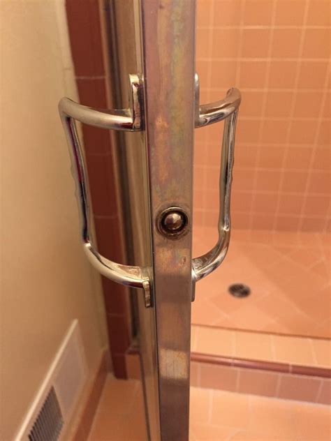 These magnets provide the necessary weight to keep the liner the heavy magnets at the base of the shower liner ensure that it remains in the desired position and does not let the water come out when you are taking. Magnetic Shower Door Catch | Puertas