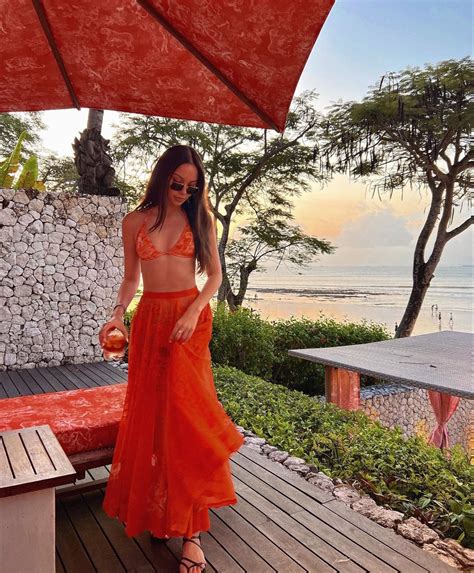 5 Potret Alyssa Daguise Saat Di Pantai Bali Menawan