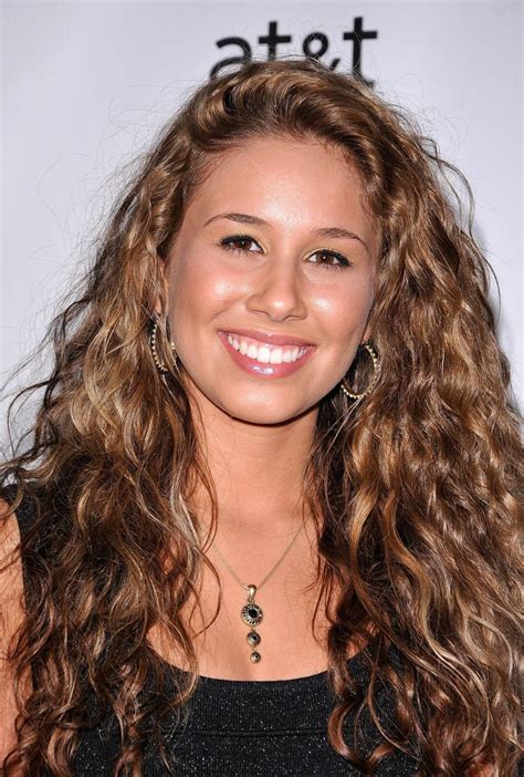 ‘american Idol Alum Haley Reinhart Arrested After Allegedly Punching Bouncer New York Daily News
