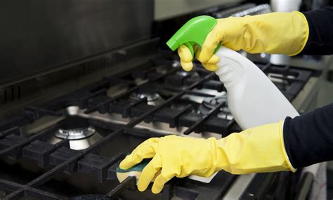 Ahora ella necesita dinero para viajar por todo el camino de regreso a su familia. Tips para limpiar las hornillas de una cocina - VIX