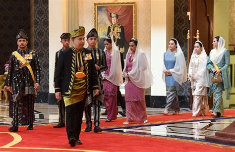 Terpegun, puteri sultan tengku puteri jihan azizah 'athiyatullah pakai baju bonda upload, share, download and embed your videos. Tengku Puteri Jihan dan busana 35 tahun | Harian Metro