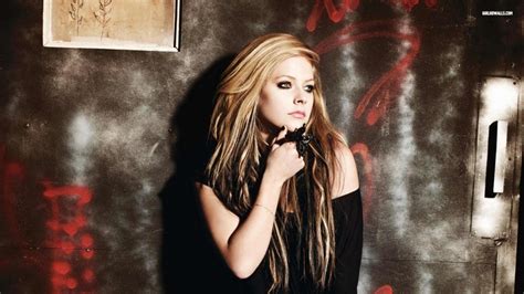4584789 Women Face Makeup Avril Lavigne Blonde Portrait Singer Rare Gallery Hd Wallpapers