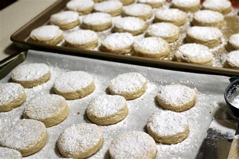 There are many traditional meals made this website uses cookies for an improved user experience. Polvorones Con Limon- Traditional Spanish Christmas Cookies