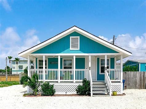 25 Inspiring Exterior House Paint Color Ideas Coastal Cottage Exterior