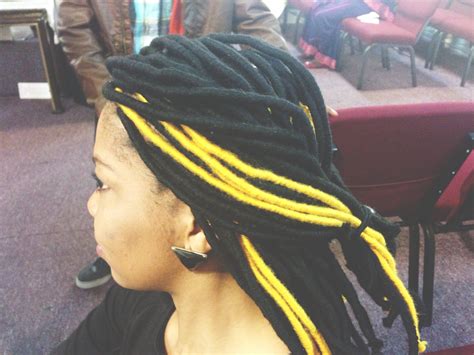 Using the natural wool color: How to do yarn dread/locs (With images) | Hair shows, Mixed girl hairstyles, Yarn dreads
