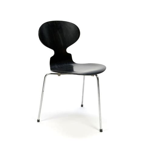 A new era for arne jacobsen's ant™. Ant chair 3 legs model 3100 - Retro Studio