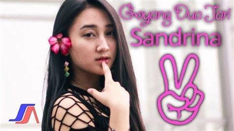 Joget aisyah jatuh cinta malu maluin di tempat umum choreo b. Chord Kunci Gitar Lagu Goyang Dua Jari Sandrina - Tribun ...
