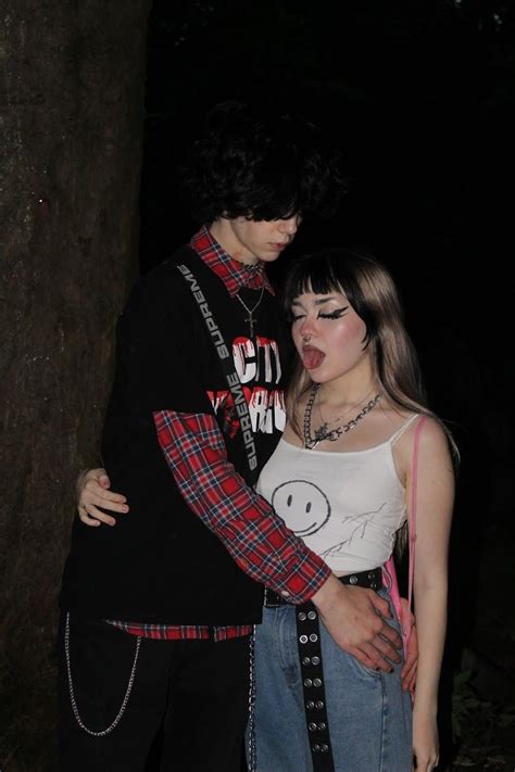 Goth Grunge Couple Omg Grunge Couple Emo Couples Cute Couples Goals