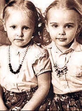 Who are vladimir putin's daughters? CCTV International
