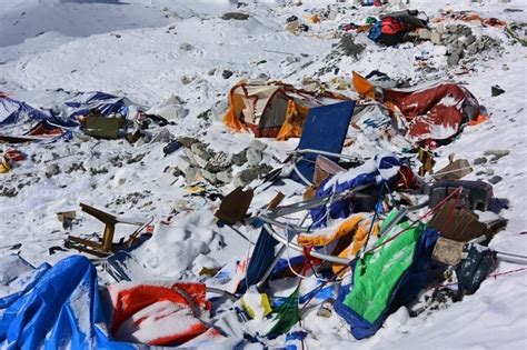 Memory Of Deadly Nepal Earthquake Keeping Climbers Away From Everest Cbc News