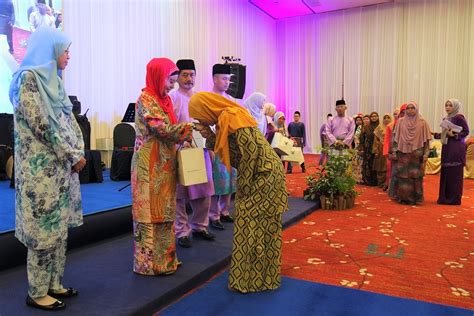 Johor royal family prepares to welcome syawal. Tunku Laksamana Johor Cancer Foundation Celebrates Cancer ...