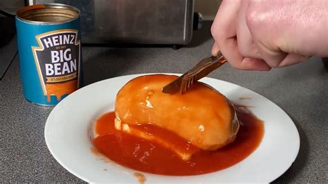 Giant Baked Bean Created With Two Tins Of Heinz Goes Viral Lifestyle Independent Tv