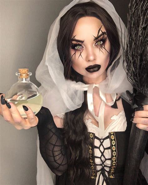 13 Witch Makeup Looks Bewitching “it” Girls Are Wearing This Halloween Halloween Makeup Pretty