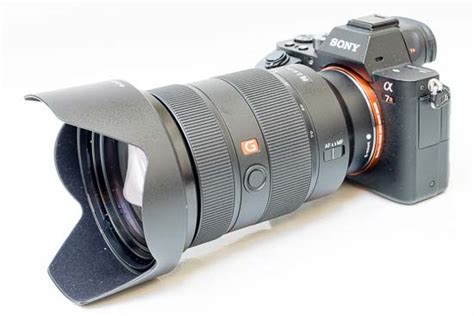 With a weight of 886 grams, it falls right within the range of similar lenses from other manufacturers: Sony FE 24-70mm f/2.8 GM Review | Photography Blog