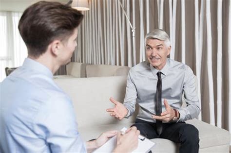 In einem persönlichen beratungsgespräch werden sie zu ihrem alltag befragt. Hörverlust - Ab wann brauche ich ein Hörgerät? | GEERS