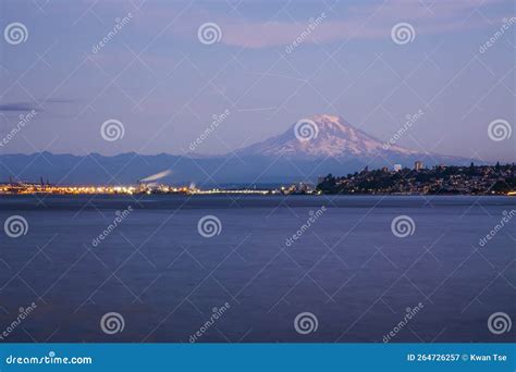 Landscapes Of Tacoma In Sunset With Mt Rainier Background Stock Image