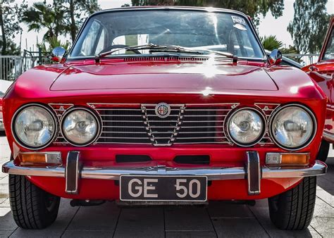 Italian design and high performance engines guarantee unmistakable driving pleasure. Alfa Romeo Giulia | 車