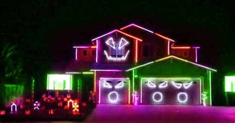 Homeowner Puts Everyones Halloween Decorations To Shame With Musical