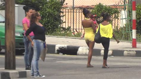 Cuba Habana Old Cars And Young Girls Calle 23 Coches Y Chicas Youtube