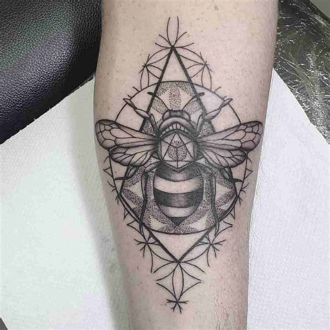 Buzzing And Fun Bee Tattoo Ideas By Tattoo Designers Tattoo Stylist