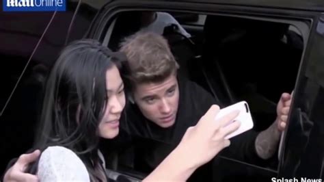 Justin Bieber Kisses Fans In New York May 2014 Youtube
