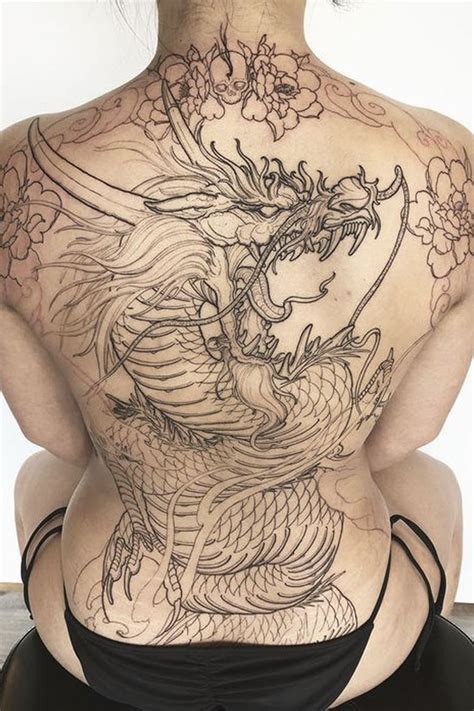 Тату дракона на спине для женщины в 2021 г Рисунки татуировки в виде дракона Эскиз татуировки