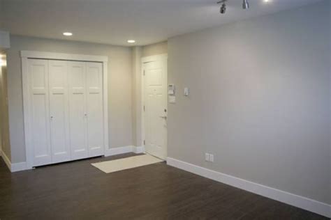 I'll be doing a house tour throughout the summer (look for posts on how these paint colors look in each room) and i thought that a paint tour would be a fun way to kick it off. Paint, floors, trim. BM revere pewter | Trendy bathroom ...